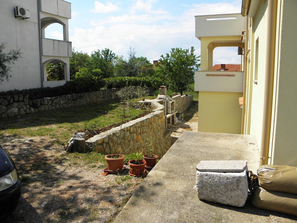 Apartments Njivice Bajcic Exterior photo